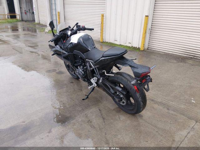 Suzuki Gsx800 F Image 5