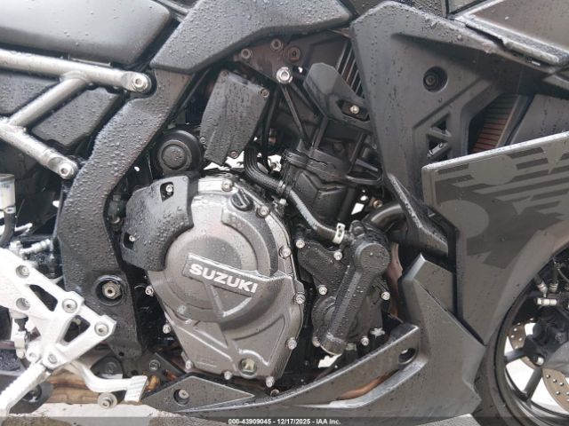 Suzuki Gsx800 F Image 7