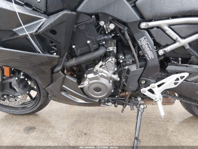 Suzuki Gsx800 F Image 12