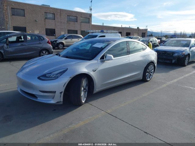 Tesla Model 3 Image 7