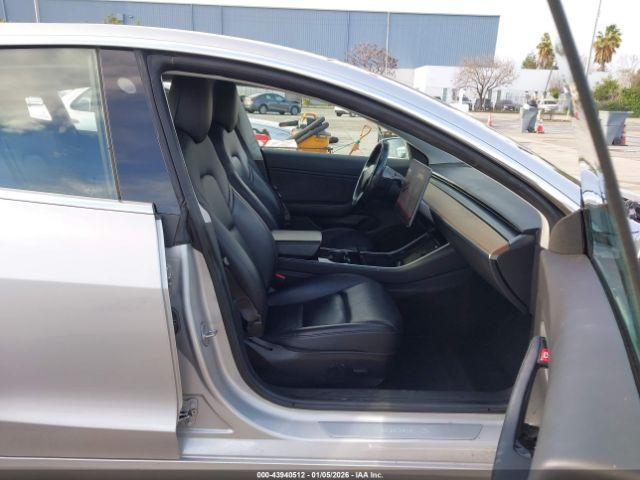 Tesla Model 3 Image 11