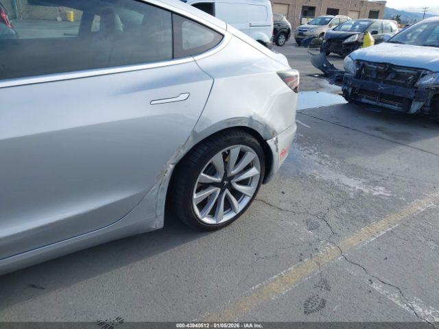 Tesla Model 3 Image 13