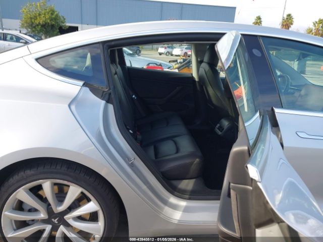 Tesla Model 3 Image 10
