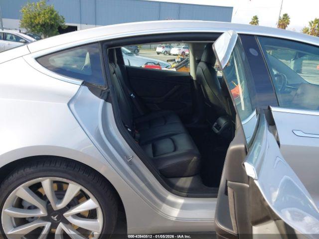 Tesla Model 3 Image 10