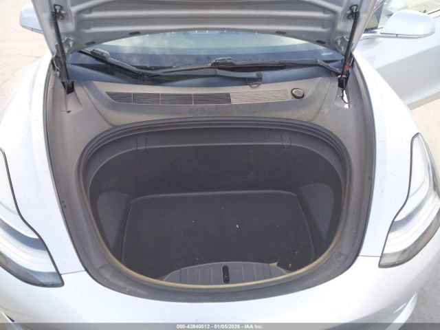 Tesla Model 3 Image 14