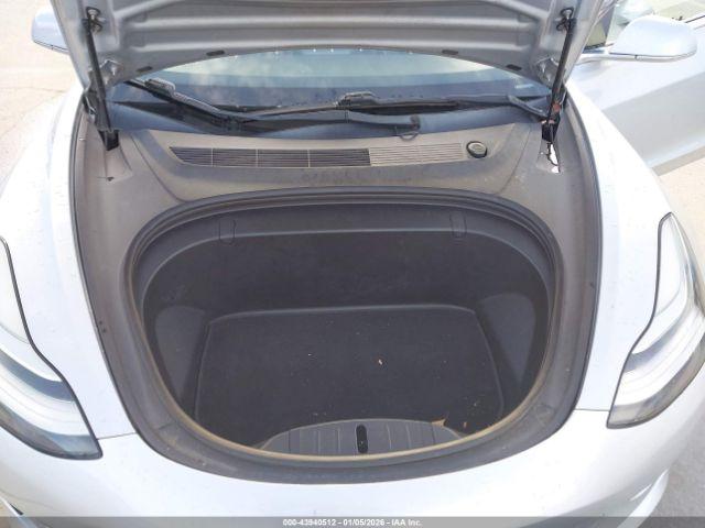 Tesla Model 3 Image 14