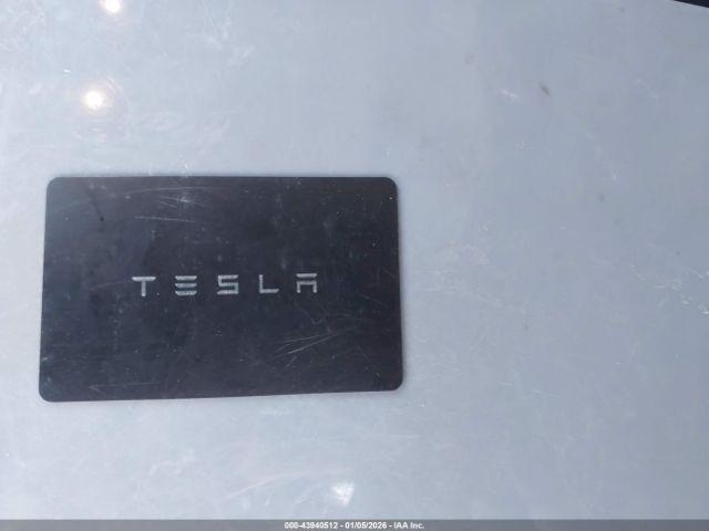 Tesla Model 3 Image 9