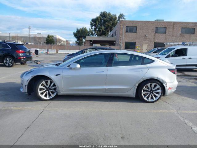Tesla Model 3 Image 3