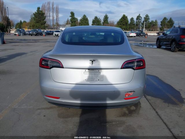 Tesla Model 3 Image 8