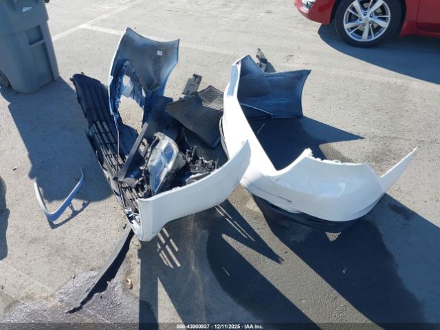 Toyota Camry Le Image 8