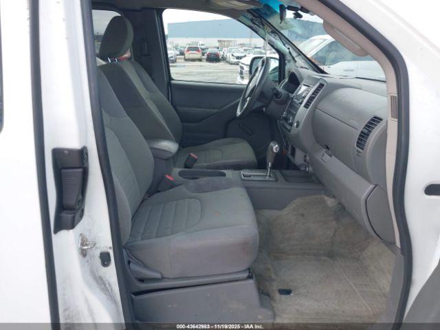 Nissan Frontier S Image 8