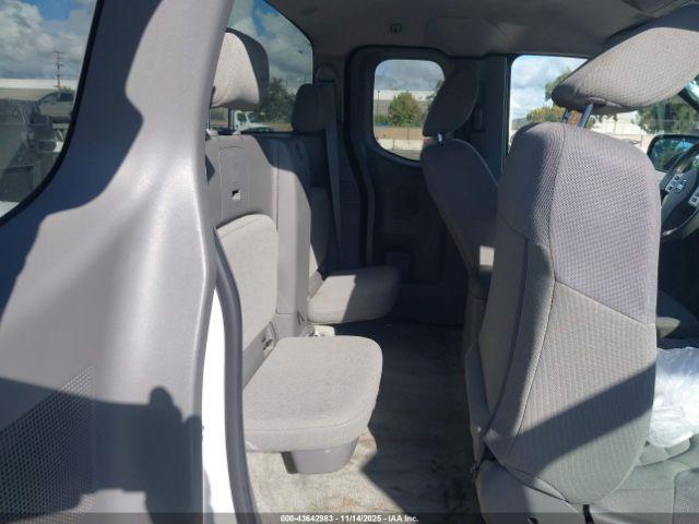 Nissan Frontier S Image 9