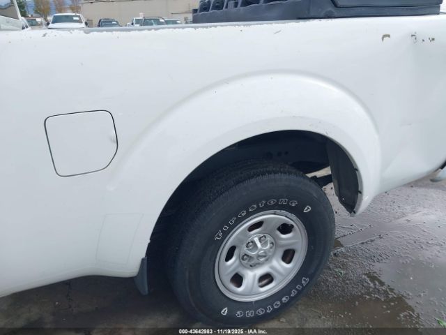 Nissan Frontier S Image 2