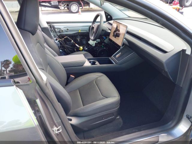 Tesla Model Y Image 12