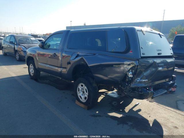 Toyota Tacoma Image 16