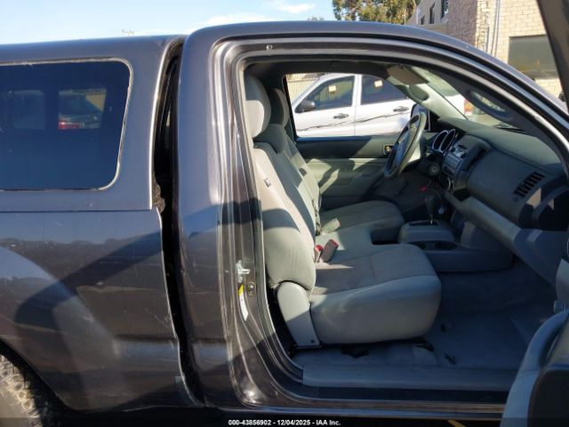 Toyota Tacoma Image 4