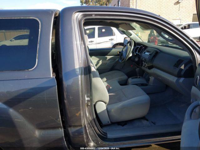 Toyota Tacoma Image 5