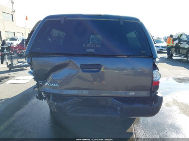 Toyota Tacoma Image 2