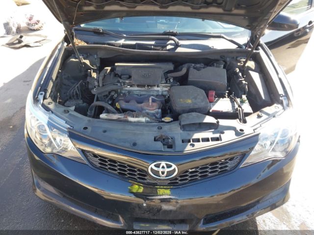 Toyota Camry Se Image 11