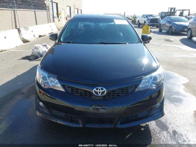 Toyota Camry Se Image 13
