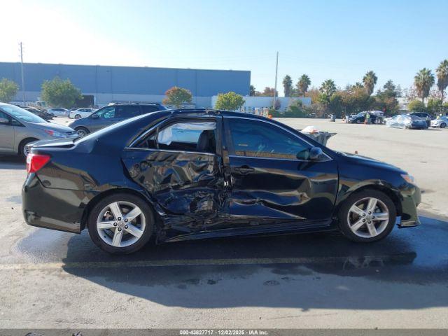 Toyota Camry Se Image 6