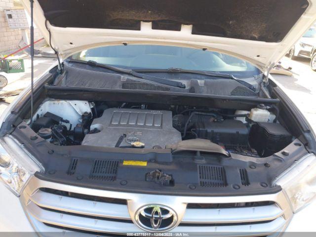 Toyota Highlander Limited V6 Image 14