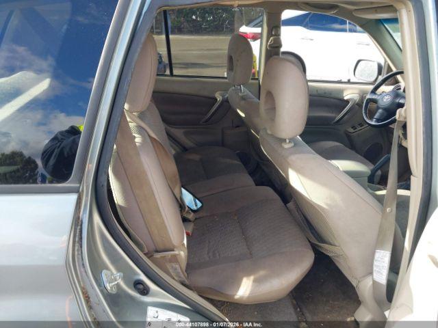 Toyota RAV4 Image 10