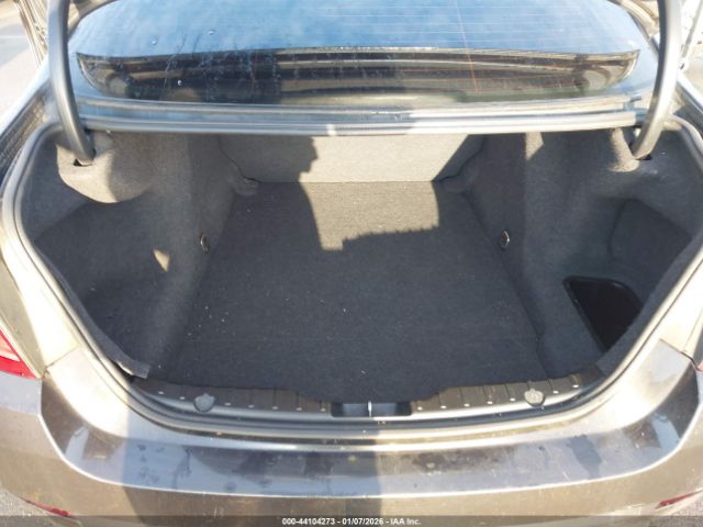 BMW 5 Series Image 4