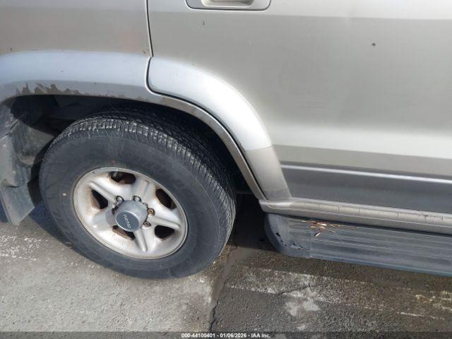 Isuzu Trooper Image 8