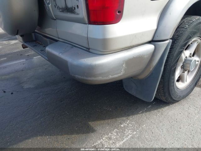 Isuzu Trooper Image 10