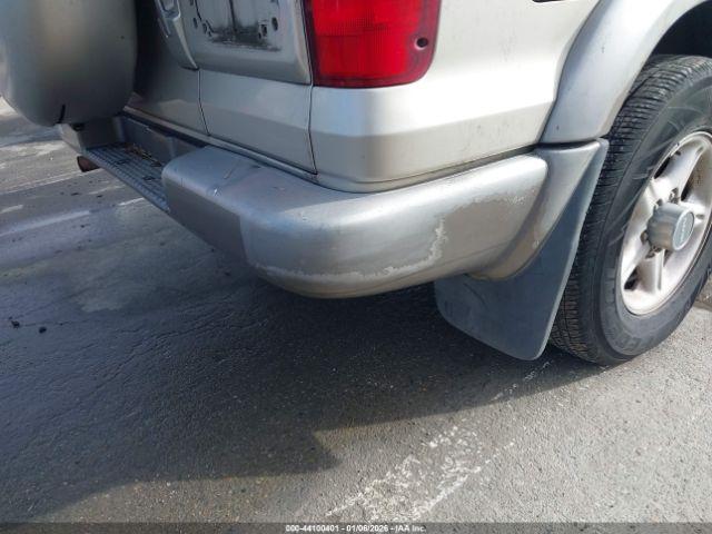 Isuzu Trooper Image 10