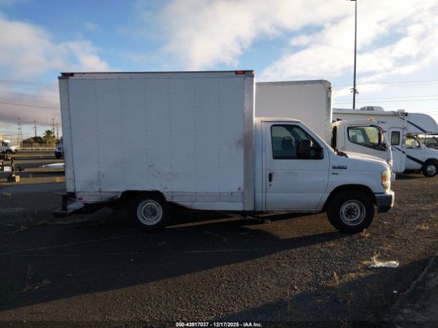 Ford E-350 Image 14