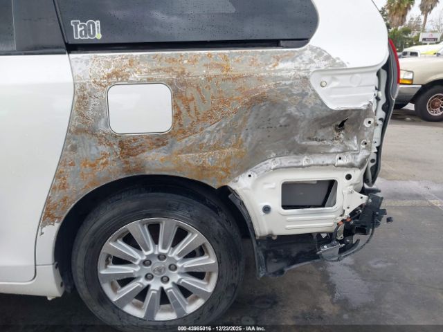 Toyota Sienna Limited 7 Passenger Image 3