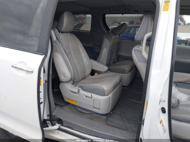 Toyota Sienna Limited 7 Passenger Image 6