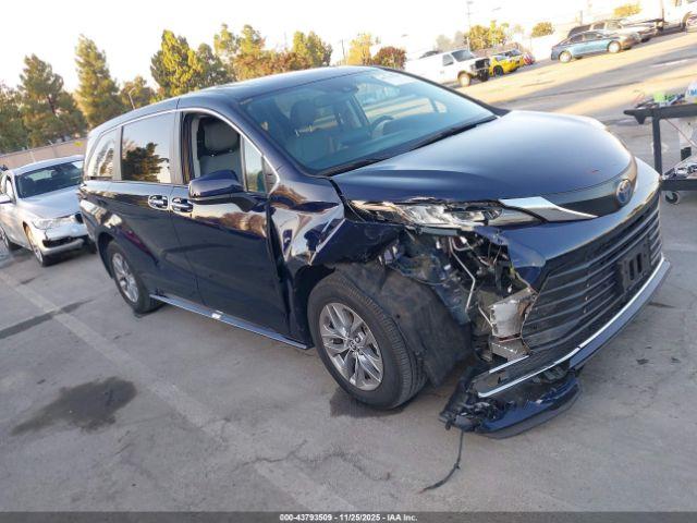  Salvage Toyota Sienna