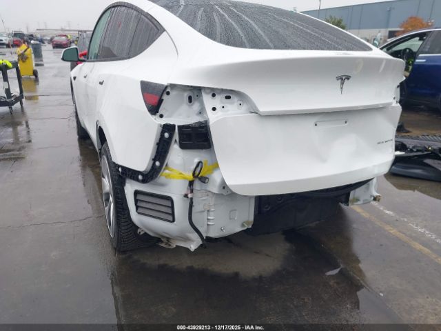 Tesla Model Y Long Range Dual Motor All-wheel Drive Image 8