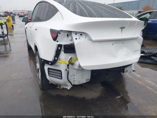 Tesla Model Y Long Range Dual Motor All-wheel Drive Image 8