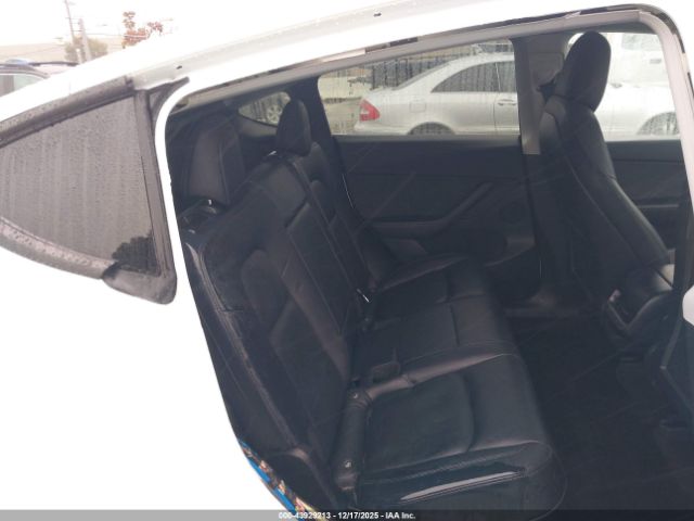 Tesla Model Y Long Range Dual Motor All-wheel Drive Image 12