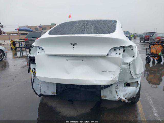 Tesla Model Y Long Range Dual Motor All-wheel Drive Image 16