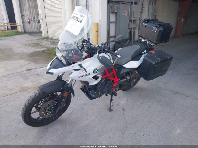BMW F-750 Gs Image 4