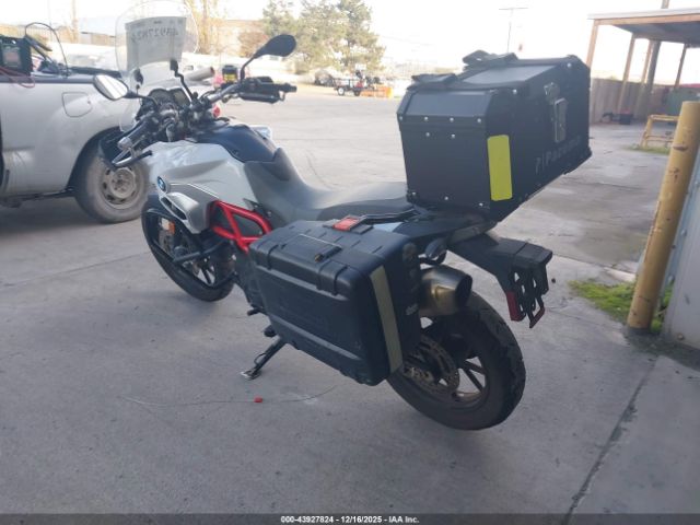 BMW F-750 Gs Image 3