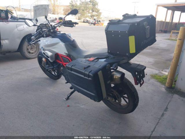 BMW F-750 Gs Image 3