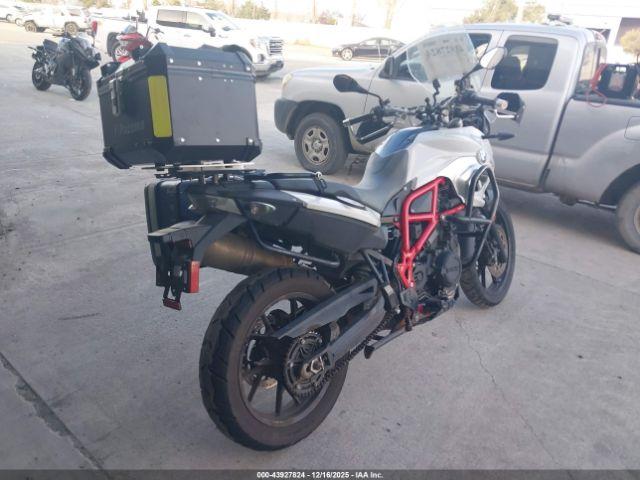 BMW F-750 Gs Image 5