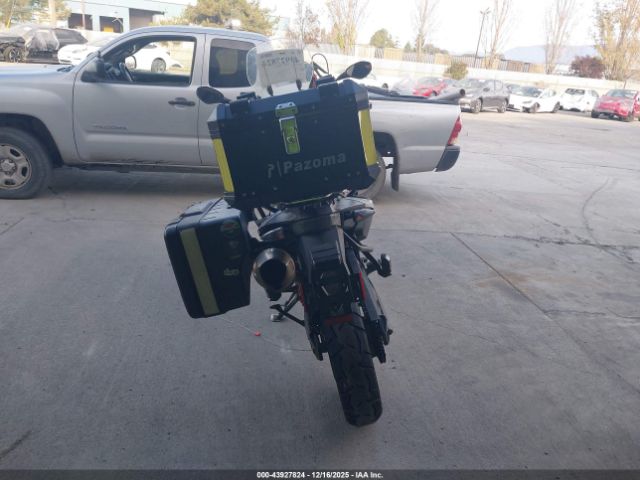 BMW F-750 Gs Image 12