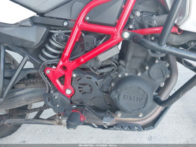 BMW F-750 Gs Image 11