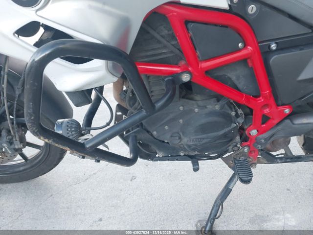 BMW F-750 Gs Image 8