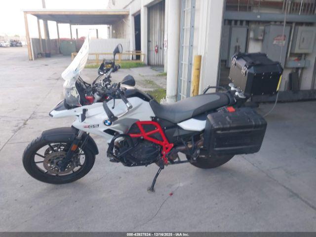 BMW F-750 Gs Image 9