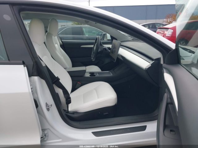 Tesla Model 3 Long Range Dual Motor All-wheel Drive Image 7