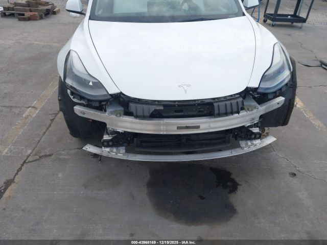 Tesla Model 3 Long Range Dual Motor All-wheel Drive Image 3