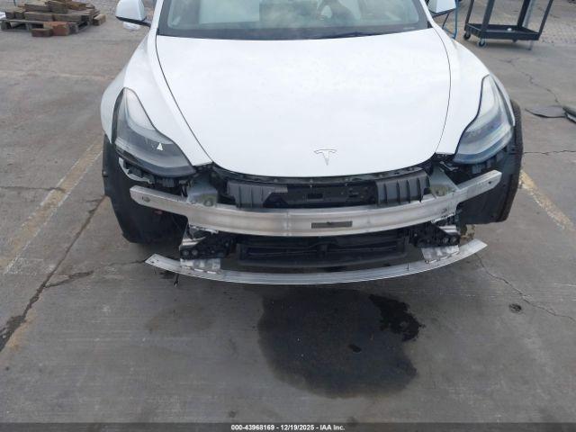 Tesla Model 3 Long Range Dual Motor All-wheel Drive Image 3